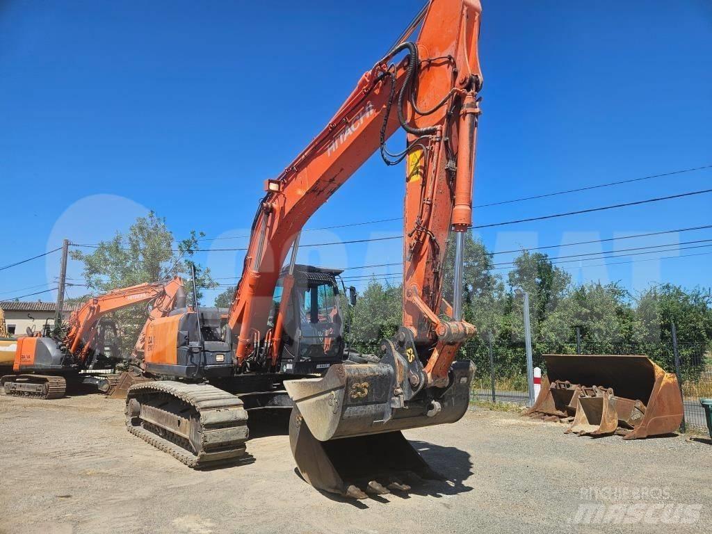 Hitachi ZX 210 LC حفارات زحافة