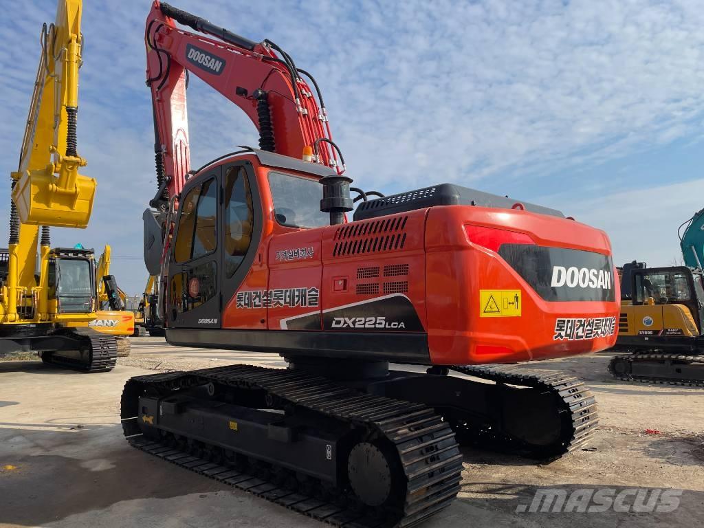 Doosan DX 225 LCA حفارات زحافة