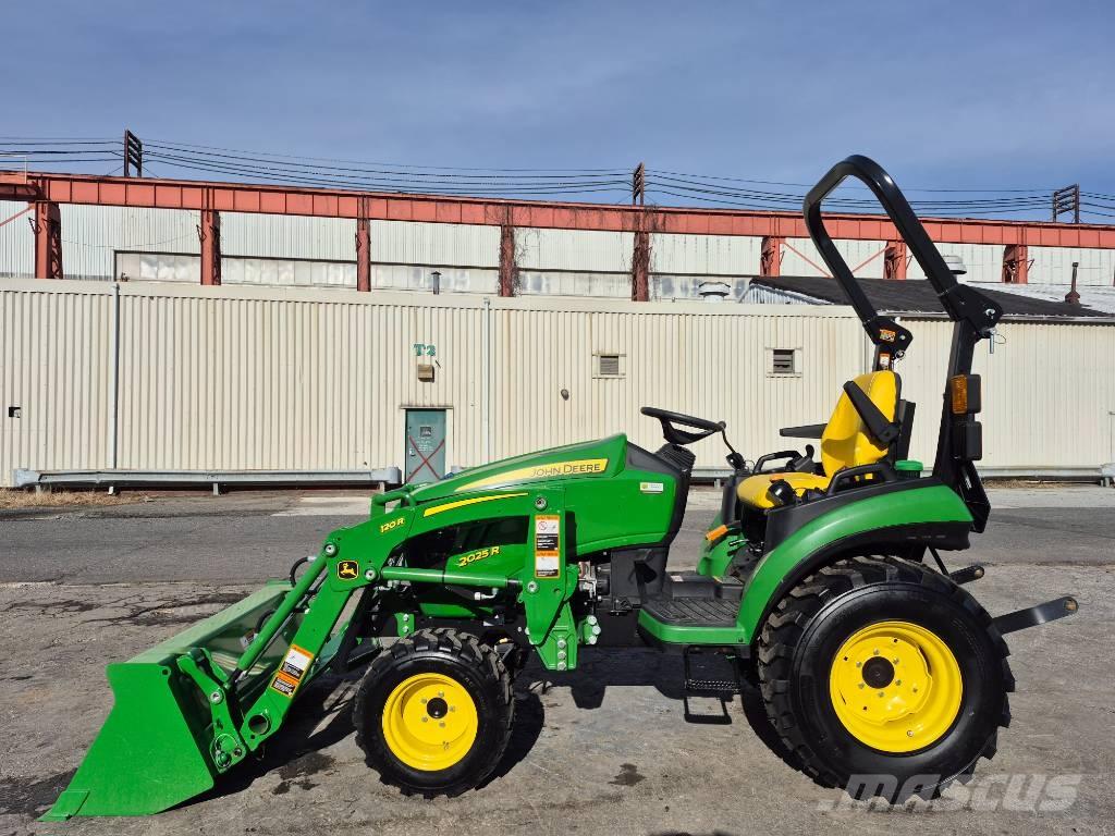 John Deere 2025 R الجرارات
