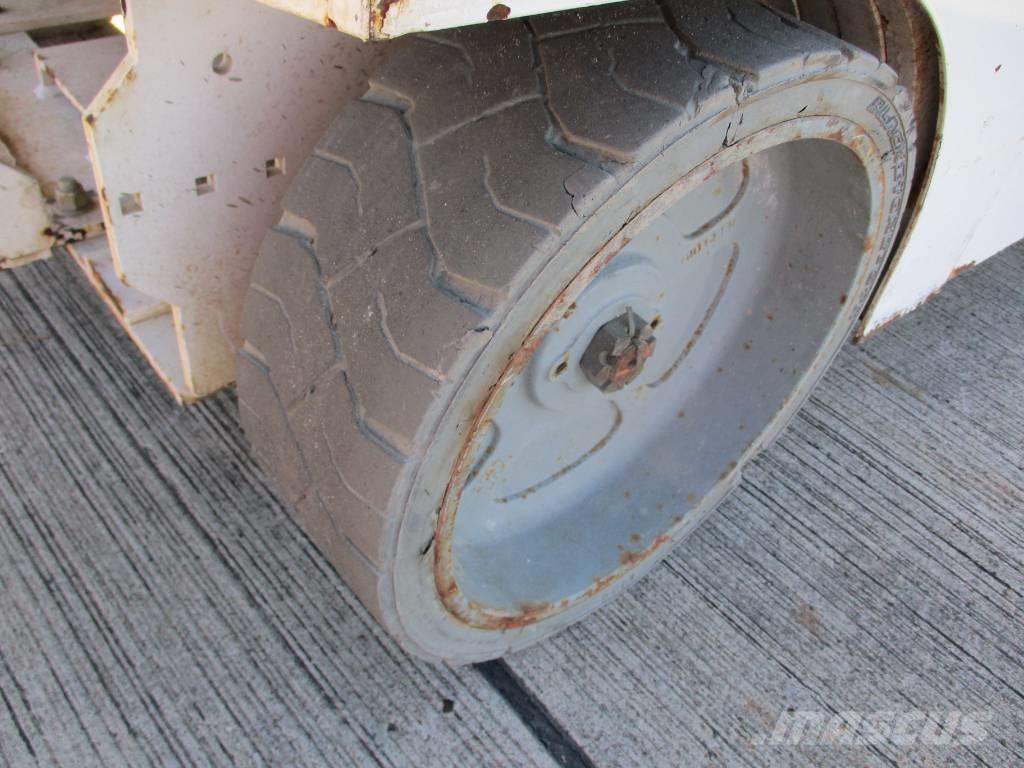 Genie GS 2046 رافعات مقصية الشكل