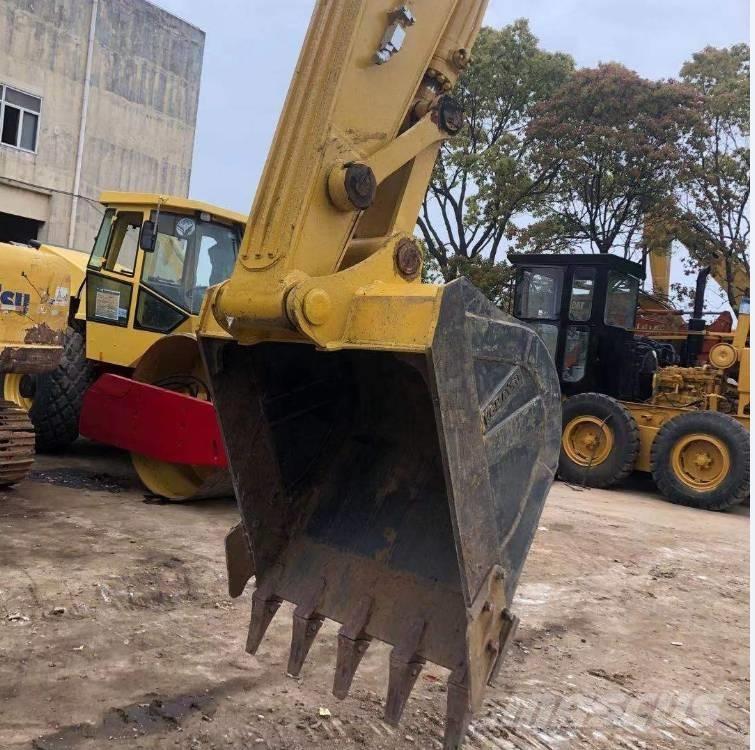 Komatsu PC 220-8 حفارات زحافة