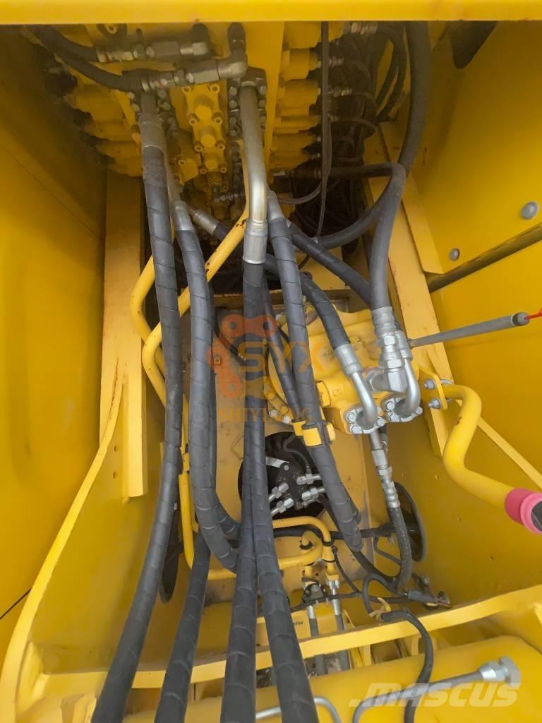 Komatsu PC 200-8 حفارات زحافة