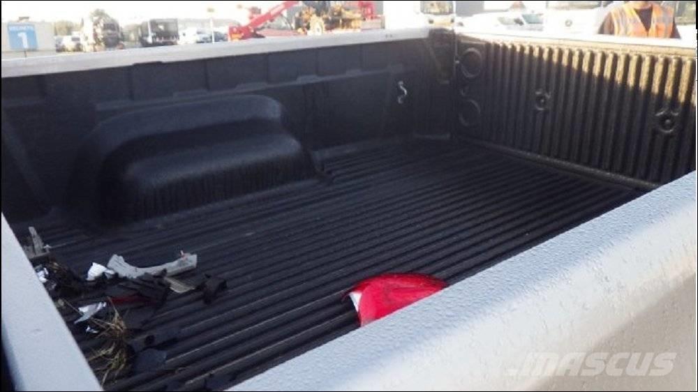 Toyota Hilux 5 أخرى