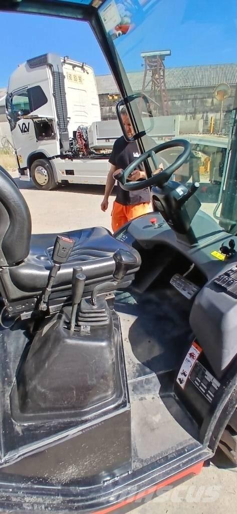 Manitou MSI 30 D شاحنات الديزل