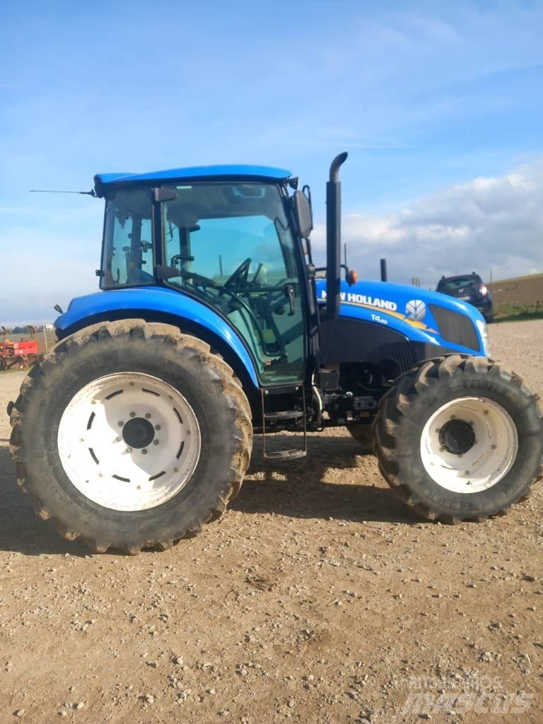 New Holland T 4.85 الجرارات