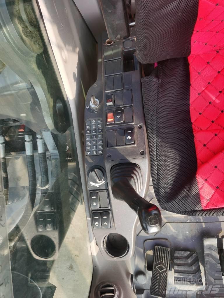 vovlo ec220 حفارات زحافة