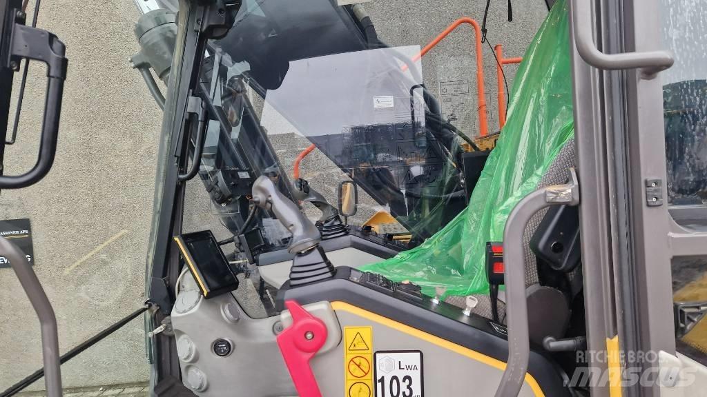 Volvo EC 250 EL حفارات زحافة
