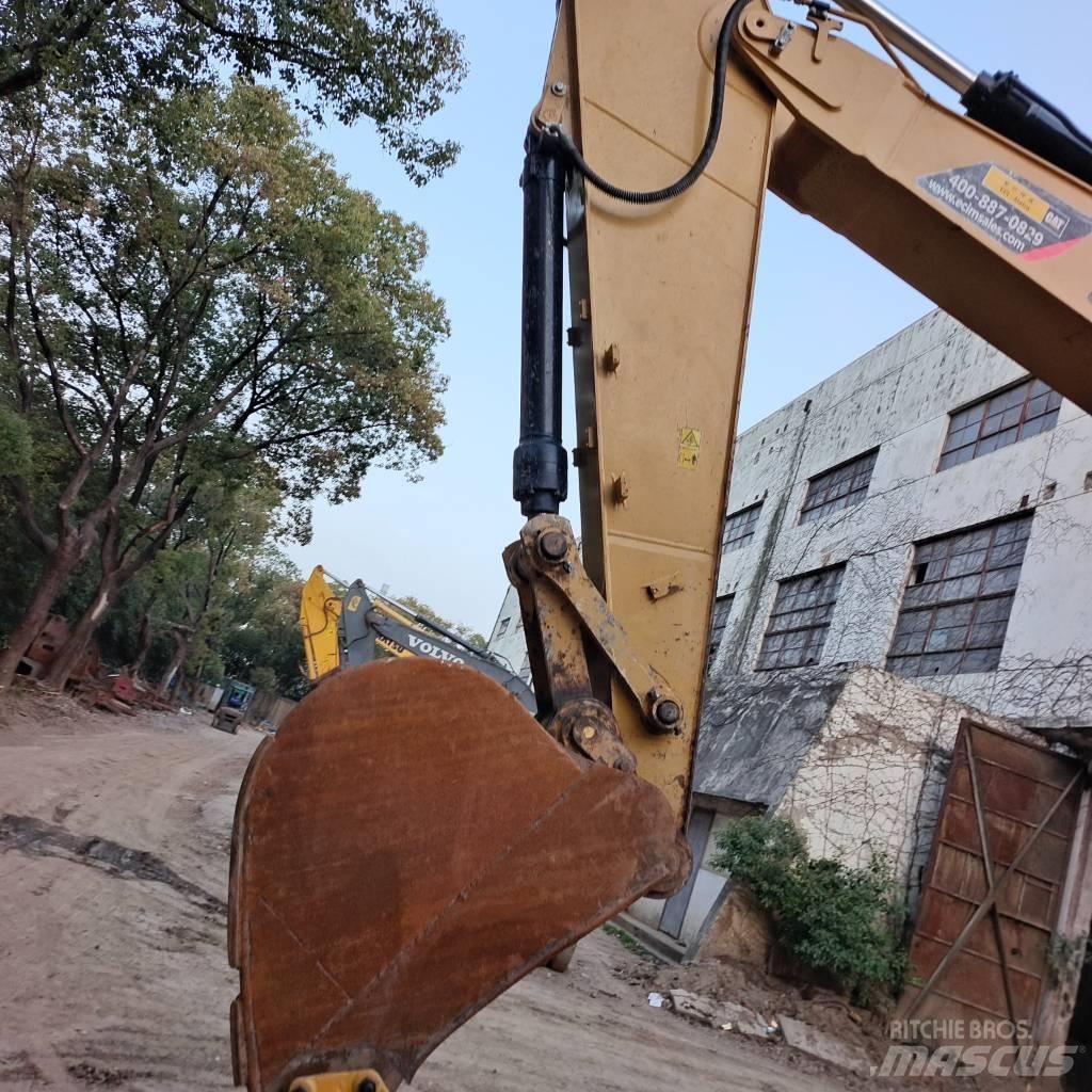 CAT 330GC حفارات زحافة