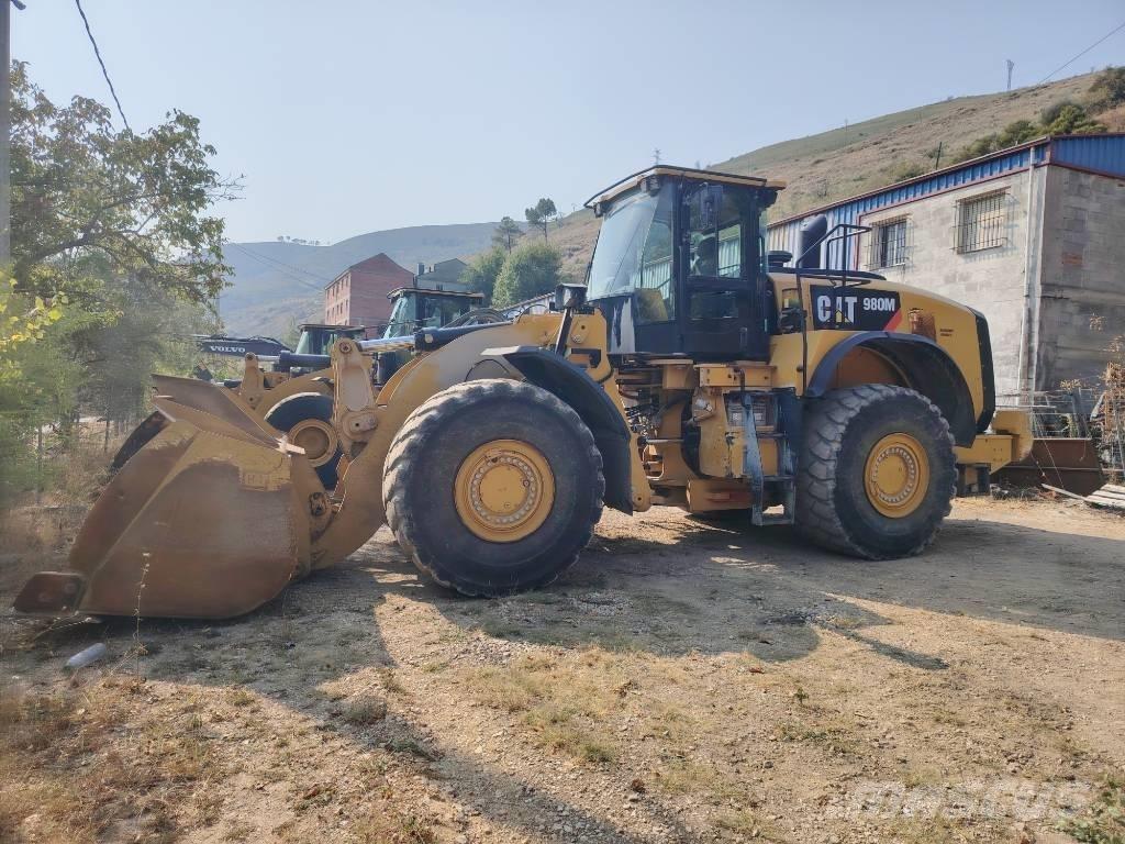 CAT 980 M لوادر بعجل