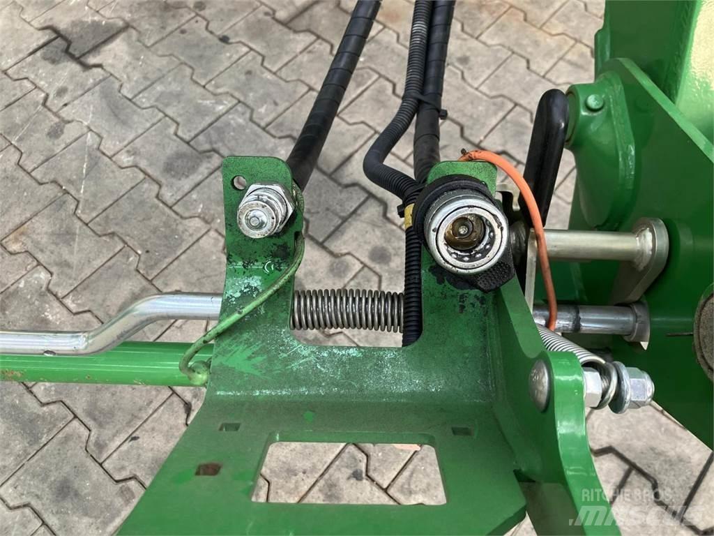 John Deere 6R 150 الجرارات