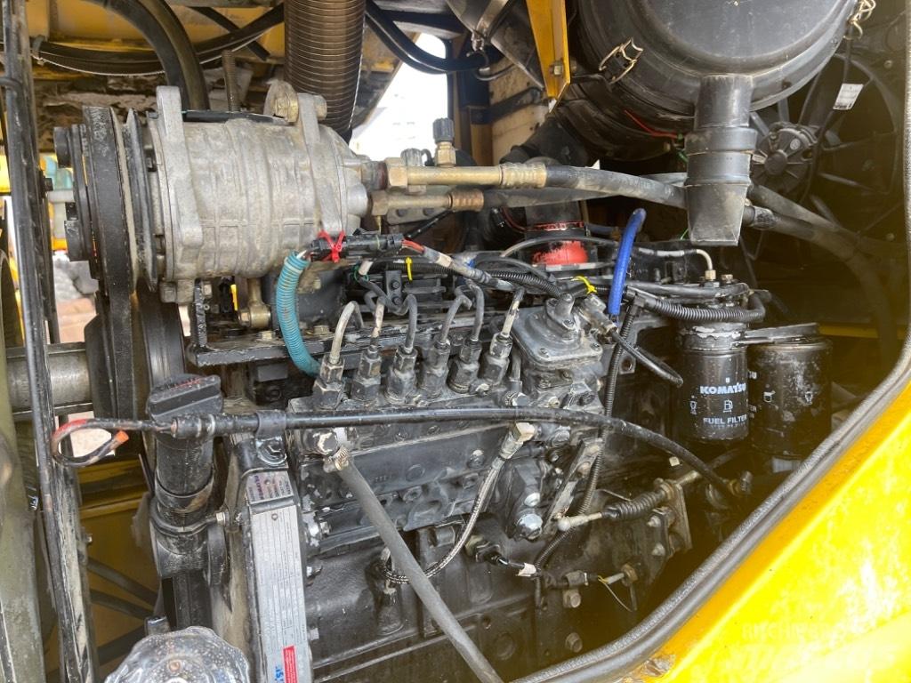 Komatsu WA 270-3 لوادر بعجل