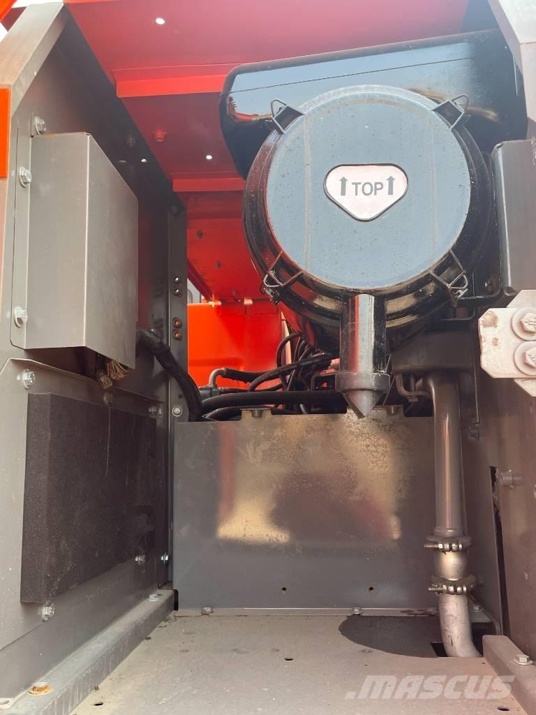 Hitachi ZX 210 حفارات زحافة