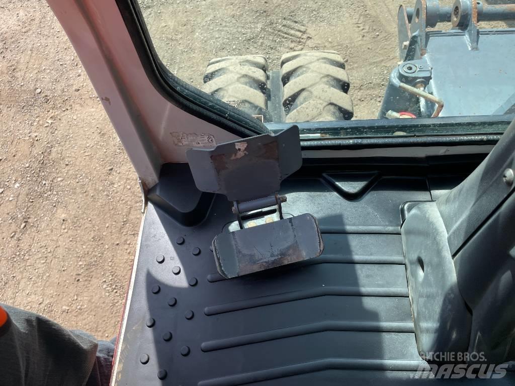 Takeuchi TB 295 W حفارات بعجل