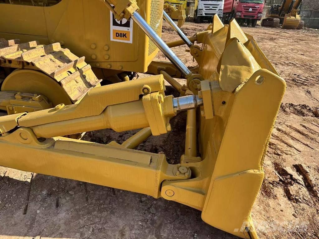 CAT D8K بلدوزرات مجنزرة