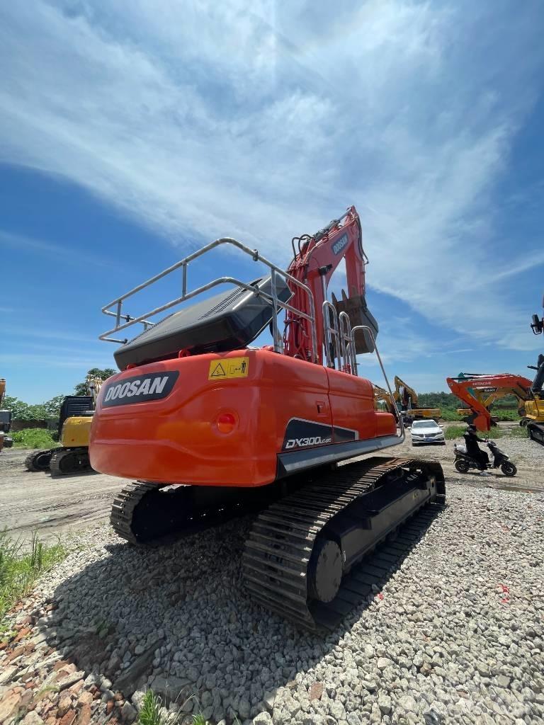 Doosan DX 300 حفارات زحافة