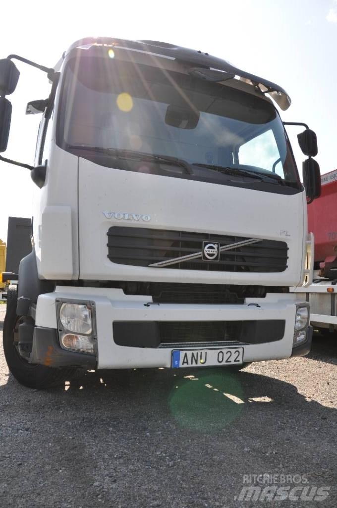 Volvo FL240 4x2 شاحنات بمقصورة وهيكل