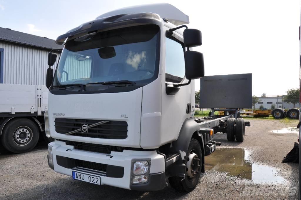 Volvo FL240 4x2 شاحنات بمقصورة وهيكل