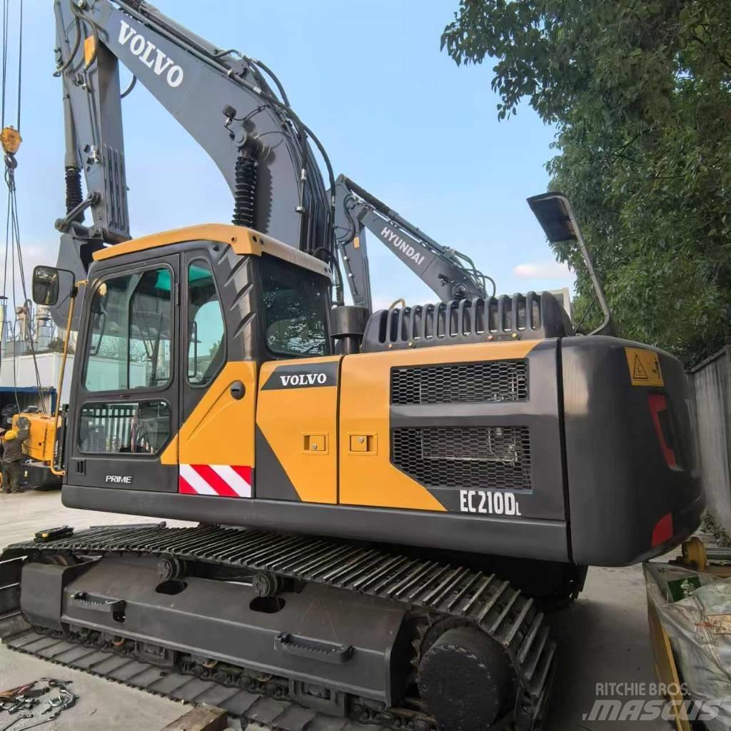 Volvo EC 210 D حفارات وسط 7 طن - 12 طن