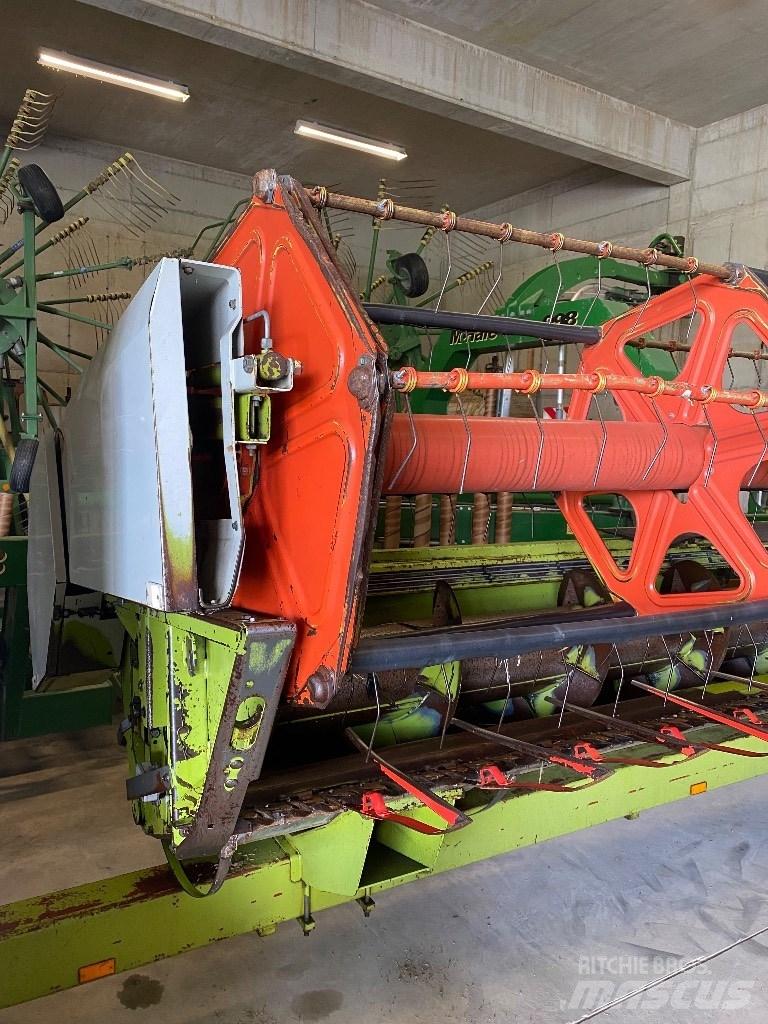 CLAAS Commandor 228 حصادات