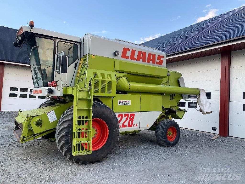 CLAAS Commandor 228 حصادات