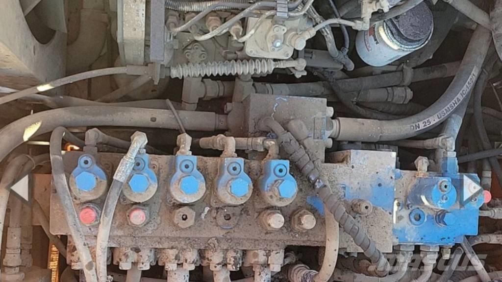 Hitachi EX 135 W حفارات بعجل