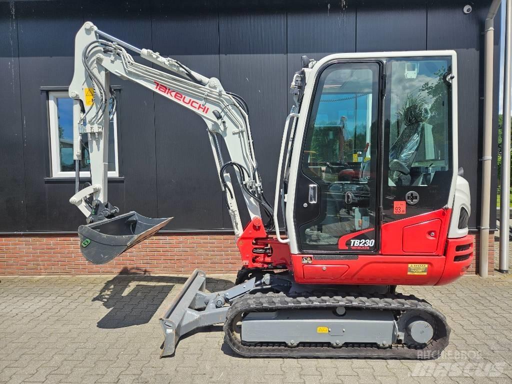 Takeuchi TB230 حفارات صغيرة أقل من 7 طن (حفارات صغيرة)