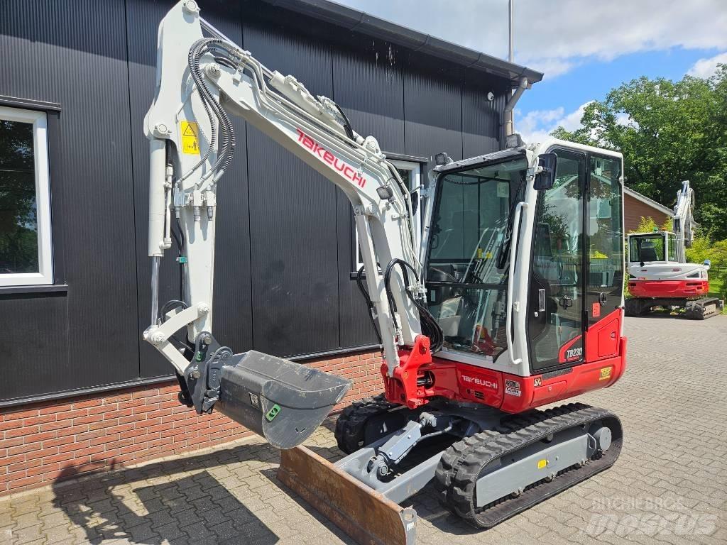 Takeuchi TB230 حفارات صغيرة أقل من 7 طن (حفارات صغيرة)