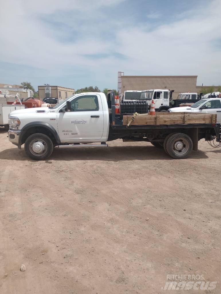 RAM 5500 شاحنات مسطحة/مفصلية الجوانب