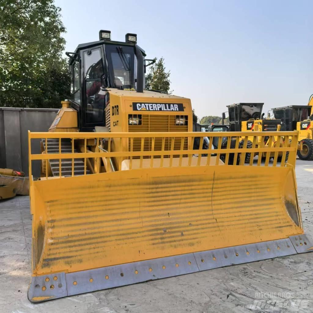 CAT D 7 R معدات تمهيد الطرق