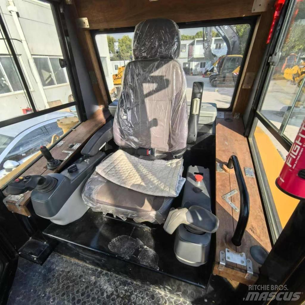 CAT D 7 R معدات تمهيد الطرق