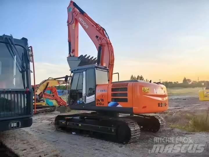 Hitachi ZX 210 LC حفارات زحافة