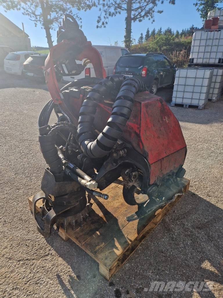 Komatsu 124 مزيلات أغصان