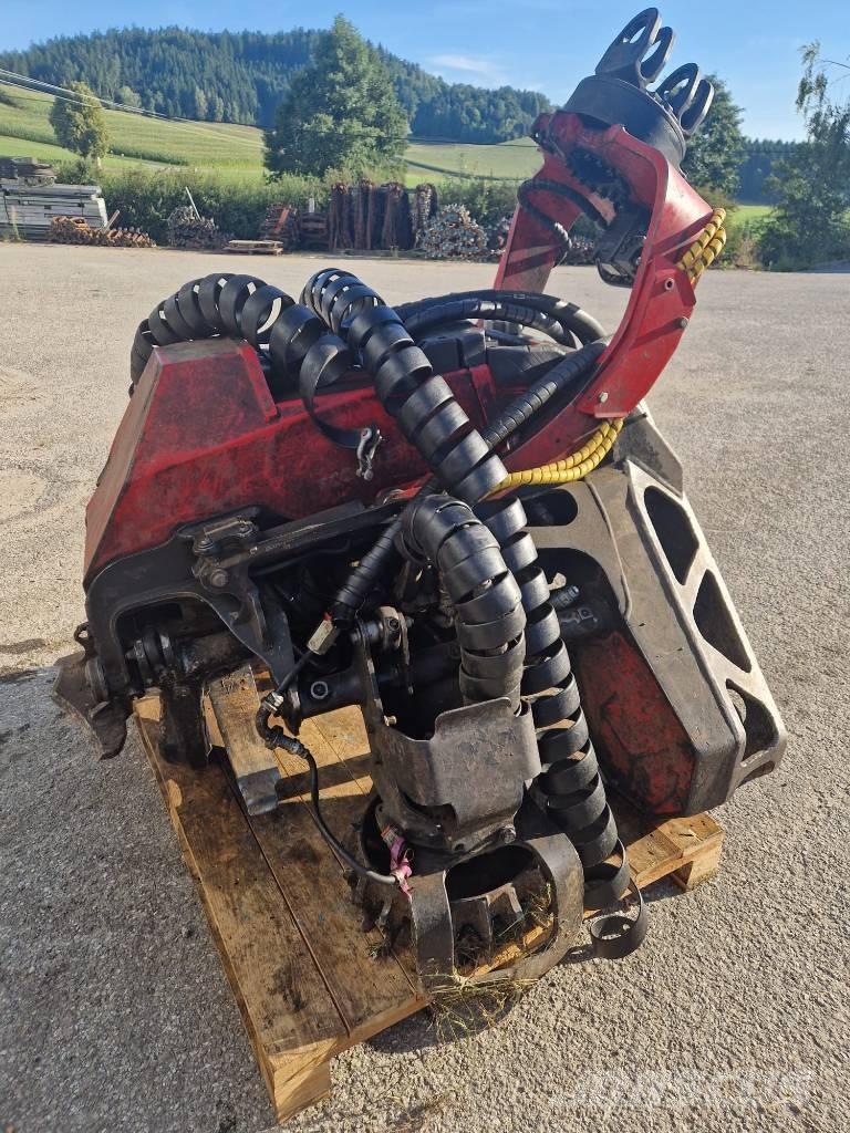 Komatsu 124 مزيلات أغصان