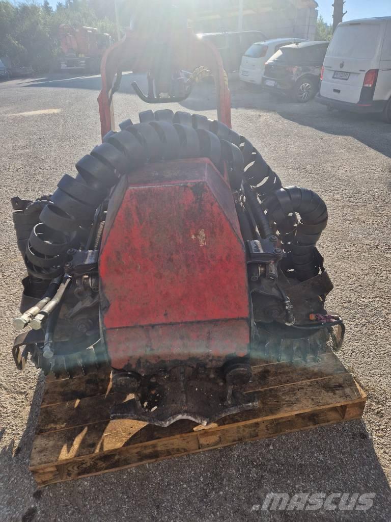 Komatsu 124 مزيلات أغصان