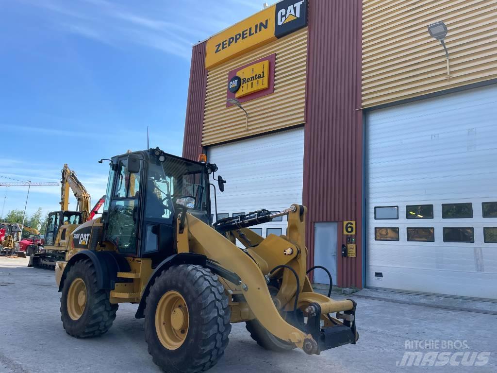 CAT 908 M لوادر بعجل