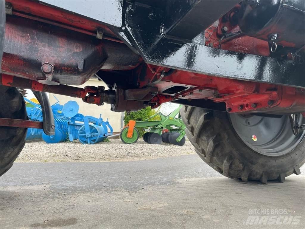 Belarus MTS 82 + FL الجرارات