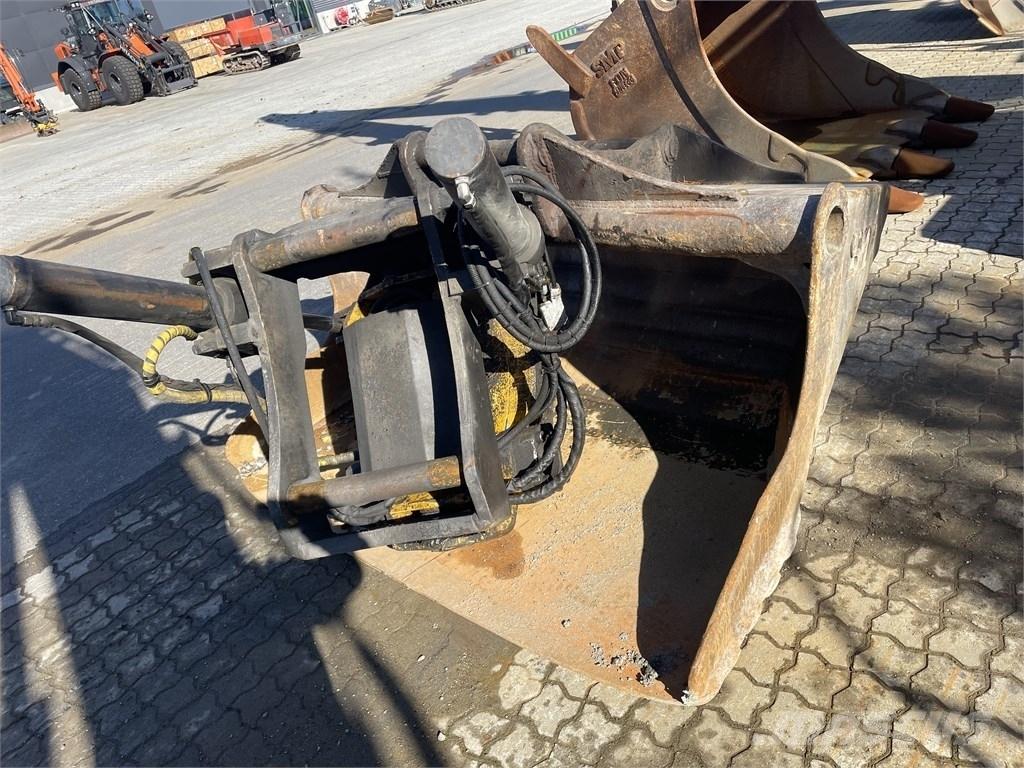 Komatsu PC 240 LC-8 حفارات زحافة