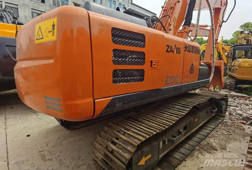 Hitachi ZX 200 حفارات زحافة