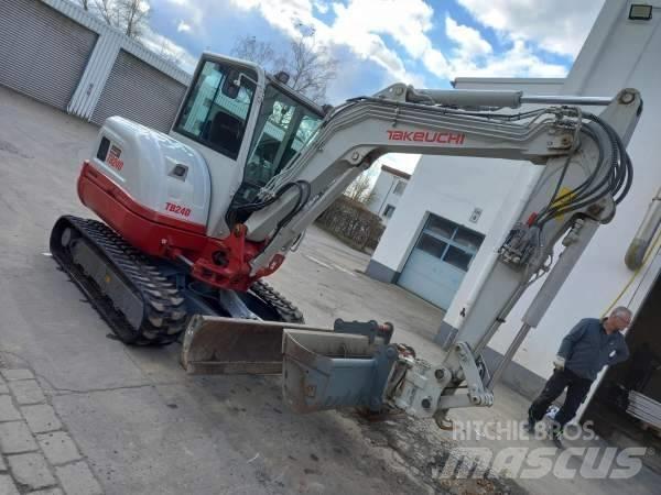 Takeuchi TB 240 DPF حفارات صغيرة أقل من 7 طن (حفارات صغيرة)