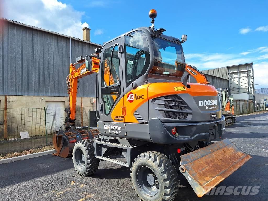 Doosan DX 57 W حفارات بعجل