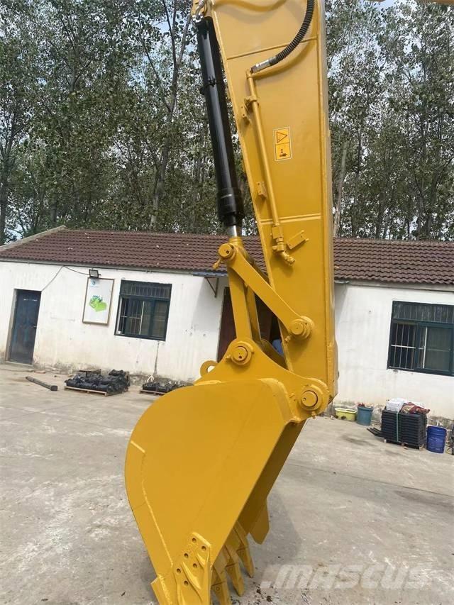 CAT 320D2 حفارات زحافة