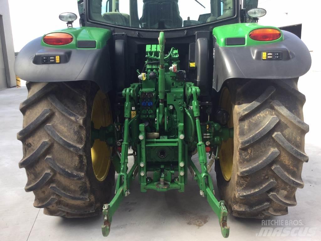 John Deere 6130R الجرارات