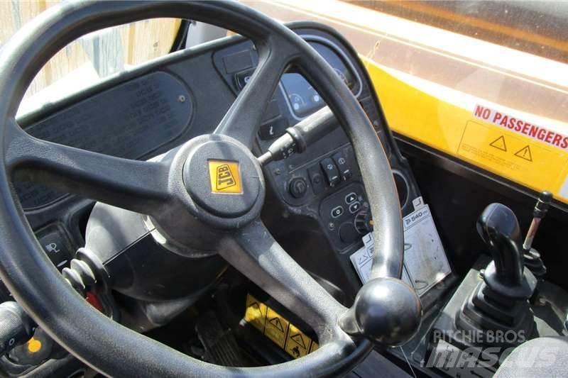 JCB 540-170 شاحنات أخرى