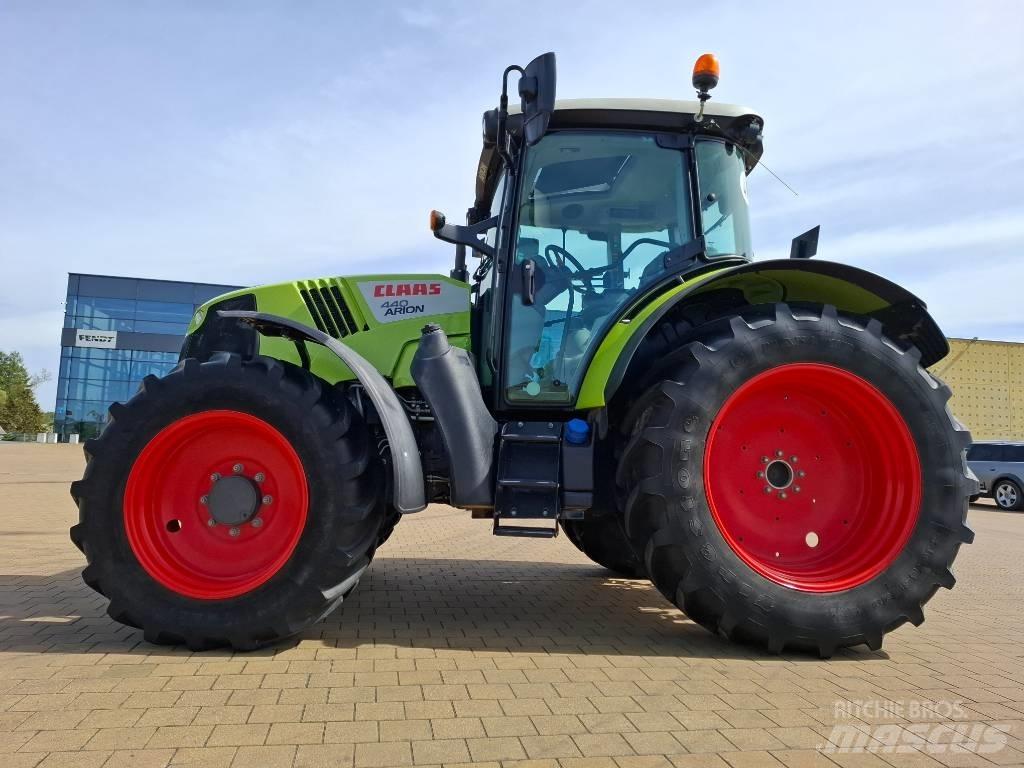 CLAAS Arion 440 CIS الجرارات