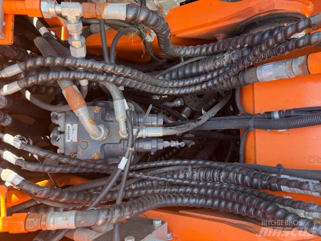 Doosan DX 170 W حفارات بعجل