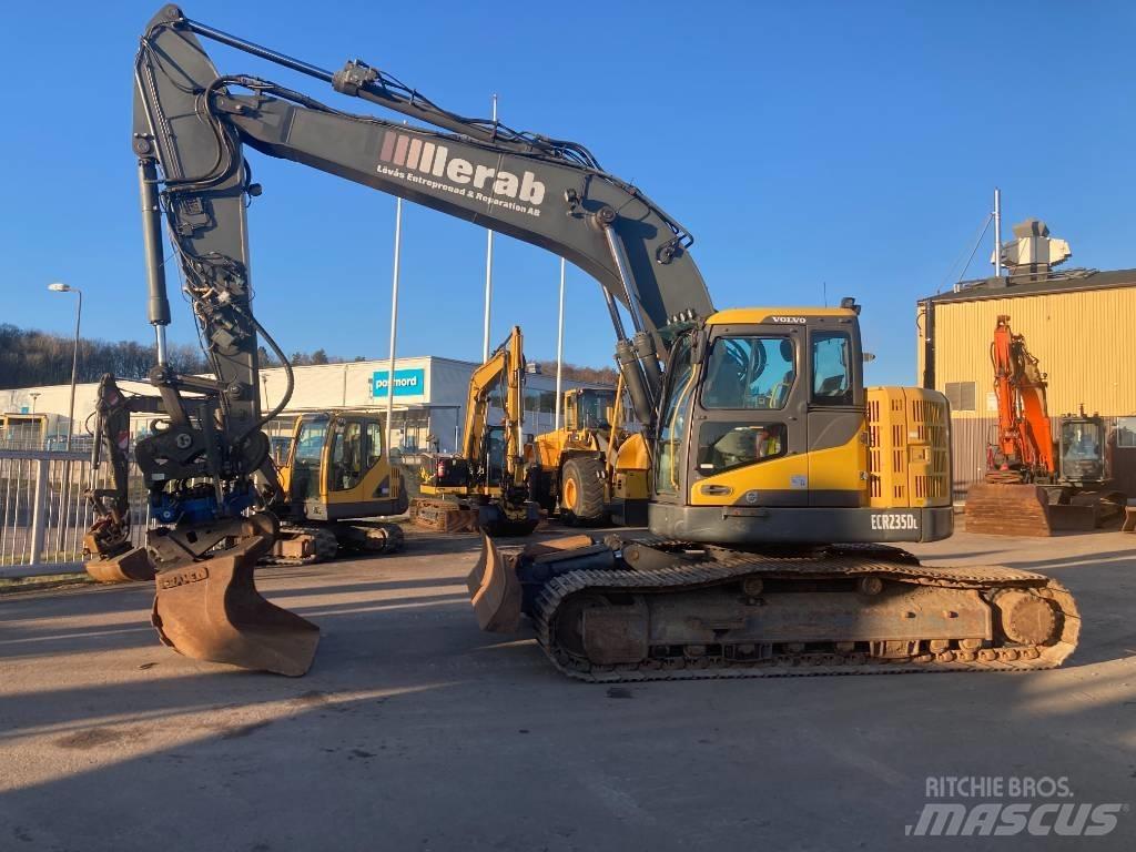 Volvo ECR 235 D حفارات زحافة