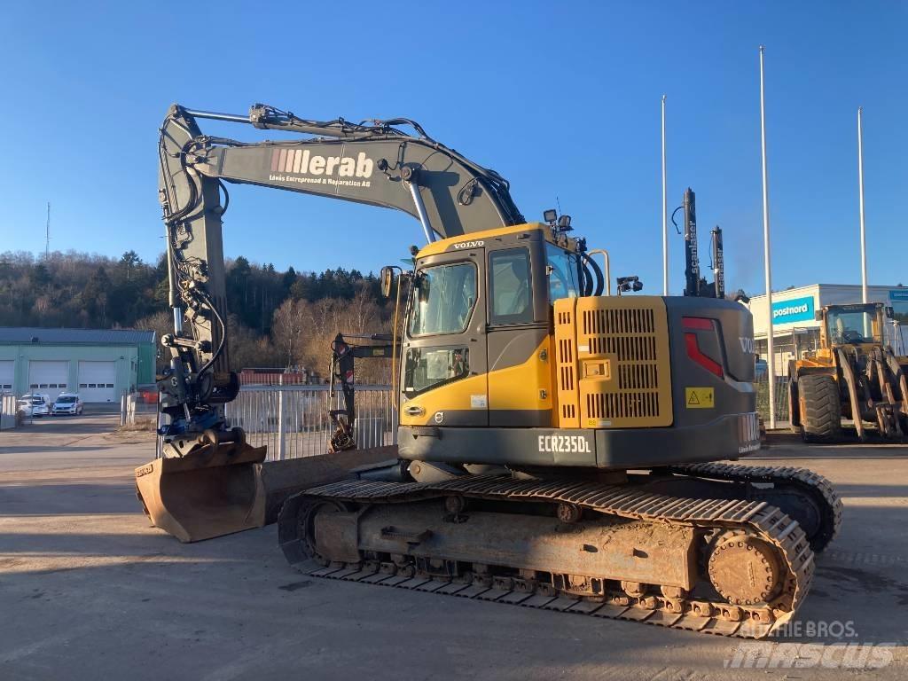 Volvo ECR 235 D حفارات زحافة