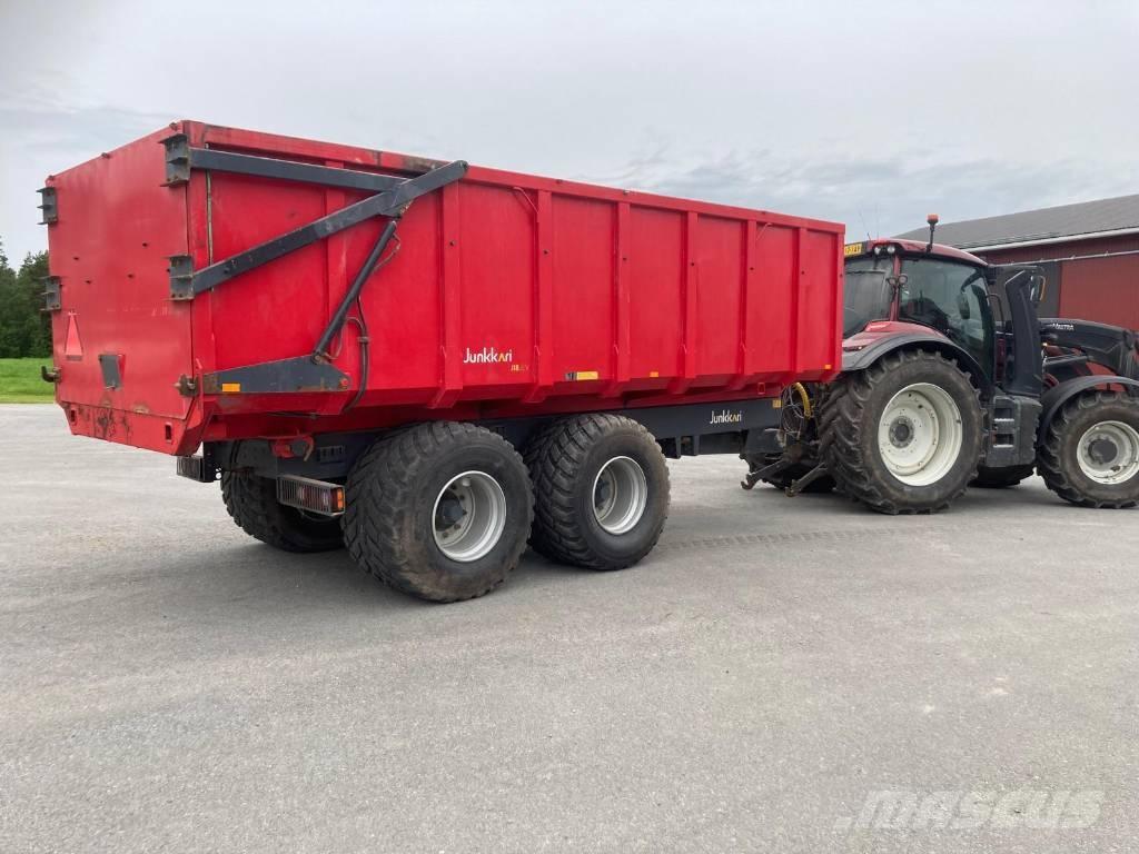 Junkkari J 18 مقطورات قلابة