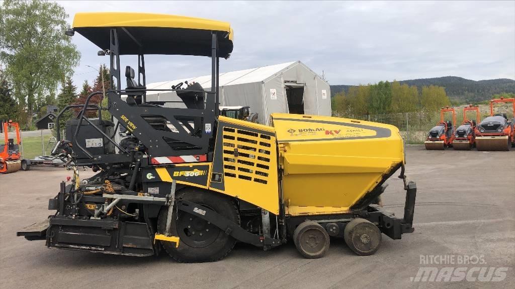 Bomag BF 300 P-2 معدات السفلتة