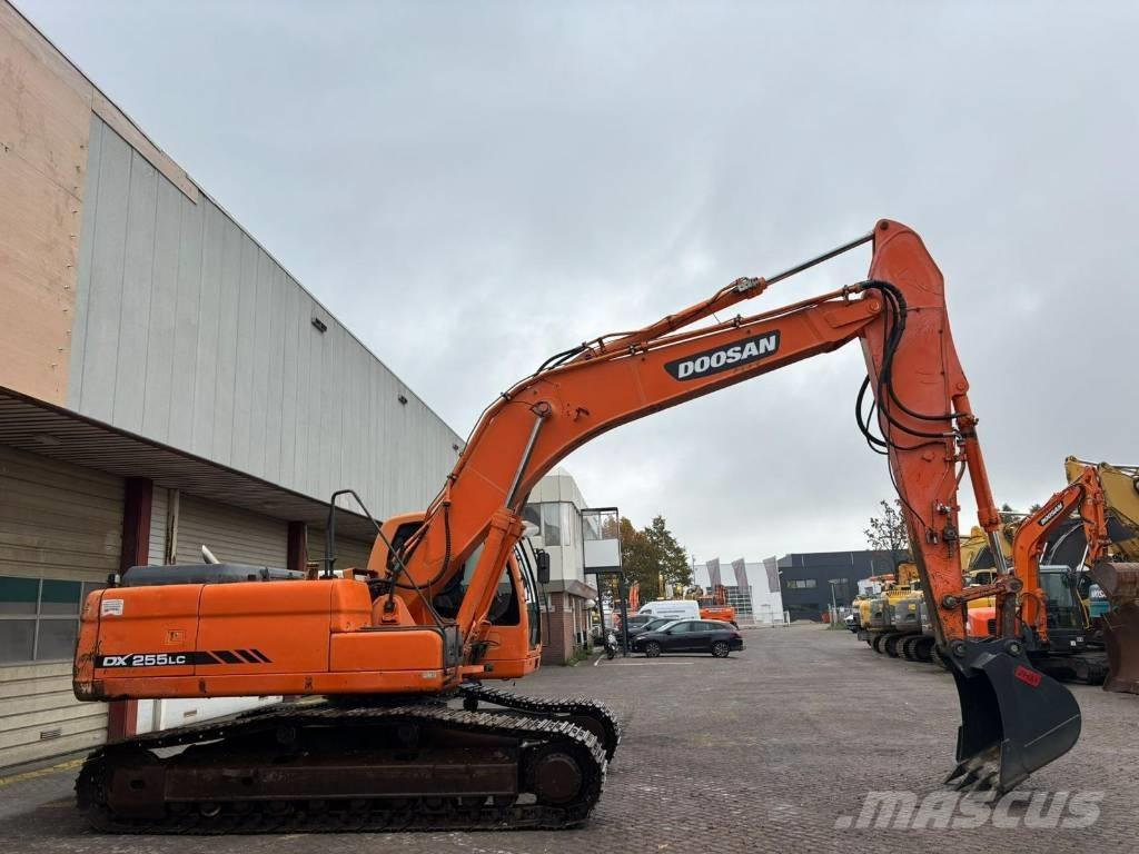 Doosan DX 255 LC حفارات زحافة